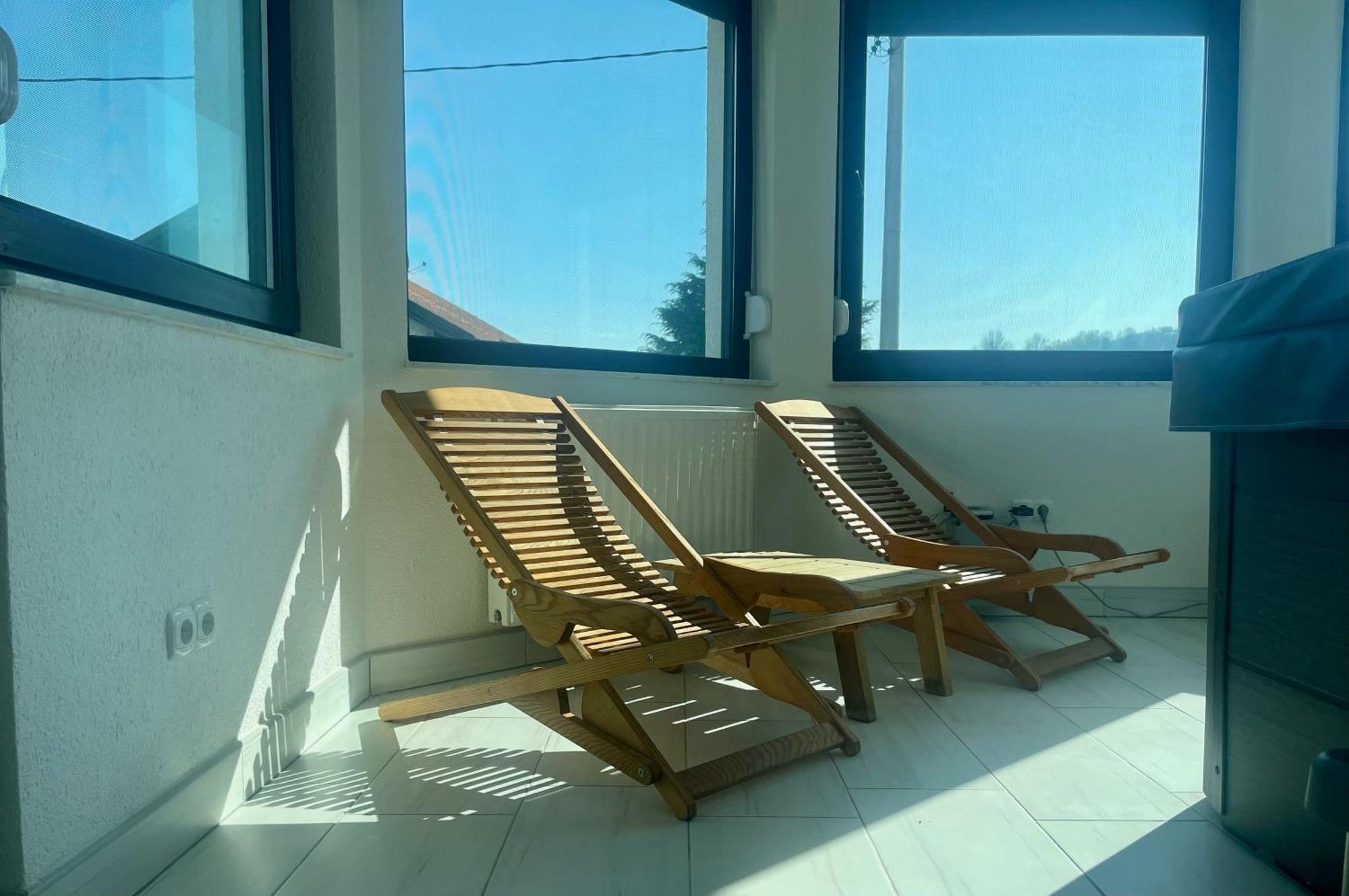 Hotel Pilot Cazin Bagian luar foto